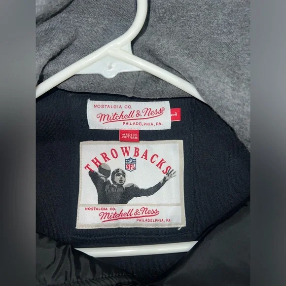 Oakland/ Las Vegas Raiders Throwback Bomber Jacket - Picture 5 of 6